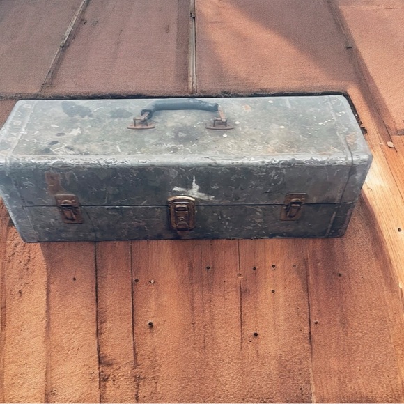 Vintage Metal Tackle & Tool Box – 22" Long – Classic Fishing Gear Organizer - Picture 12 of 12